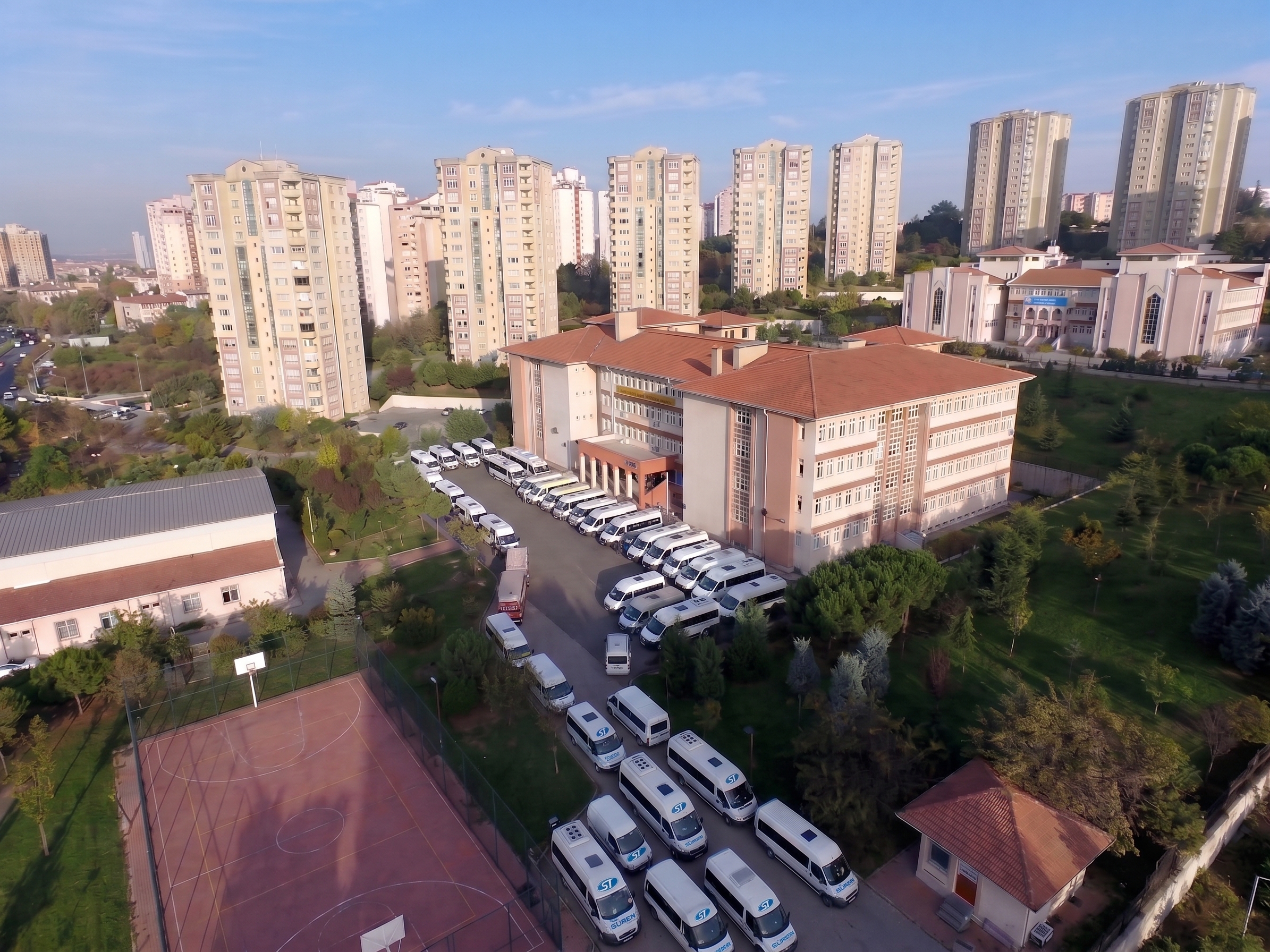 Halkalı Öğrenci ve Personel Servisi Taşımacılığı – Süren Turizm Halkalı bölgesi güvenli öğrenci ve kurumsal personel taşımacılığı servis aracı - Süren Turizm