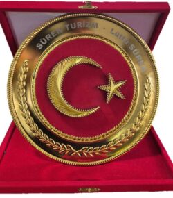 Süren Turizm; İBB UKOME mevzuatına uygun güvenli taşımacılık hizmetleri ve sektörel tecrübesiyle kazandığı kurumsal başarı ödülleri ve plaketleri.